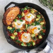 Been way too long since I’ve made shakshuka and every time I wonder “what is wrong with me?” And “why did it take me this long to make again?” Such a satisfying savory breakfast and so easy to make!v The perfect Sunday brunchin’ ☀