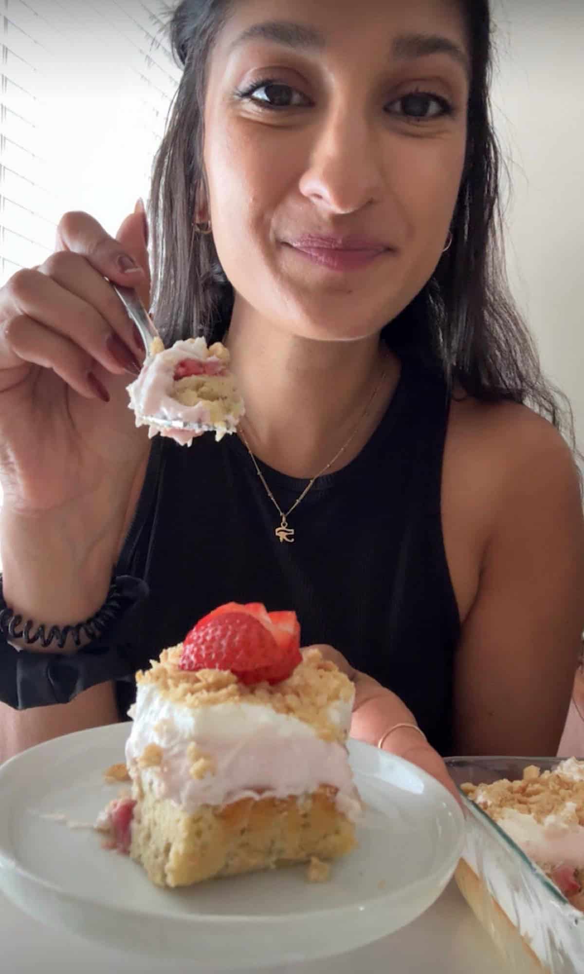 Strawberries and Cream Baked Oats 2 strawberries and cream baked oats bite